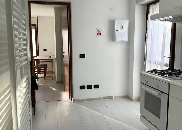 Casa Host , Fontana Candida Metro C, Vicino Tor Vergata