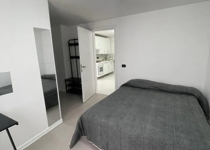 Casa Host , Fontana Candida Metro C, Vicino Tor Vergata Apartment Rom