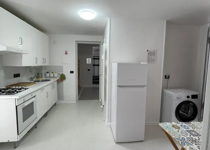 Casa Host , Fontana Candida Metro C, Vicino Tor Vergata
